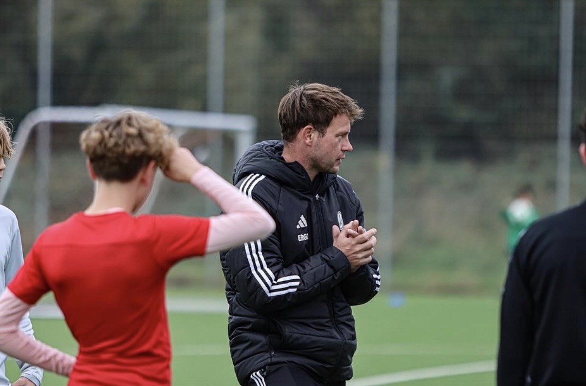 Ehrgeizige Jugendliche im Training mit Kevin Köhler