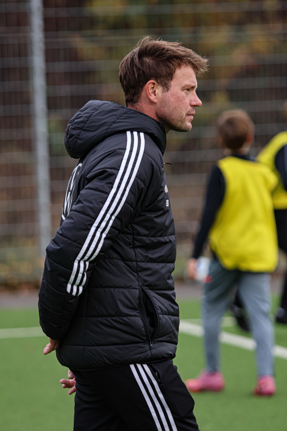 Kevin Köhler coacht ein Talent im Einzeltraining