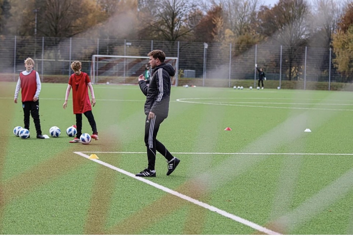 Kevin Köhler beim individuellen Fußballtraining in Bremen